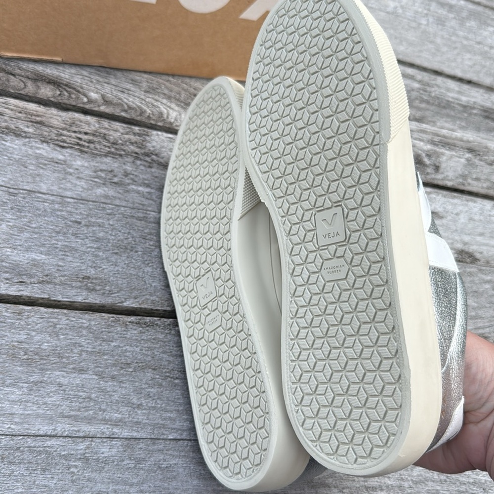 Veja Silver Metallic Low-Top Sneakers - Picture 5 of 10